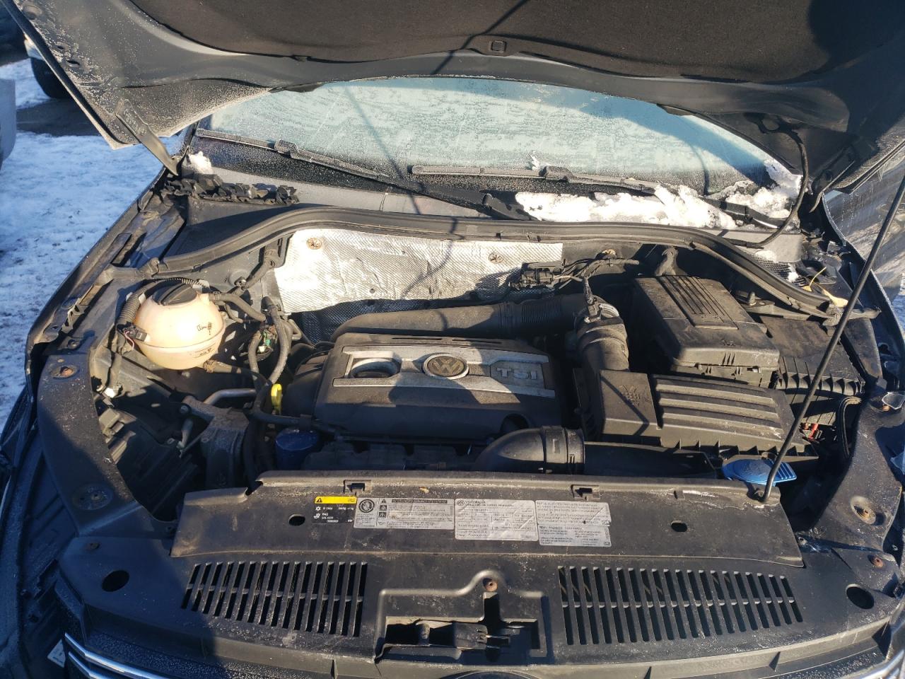 2015 Volkswagen Tiguan VIN WVGBV7AXXFW581510 Copart auction photo, front end / side damage thumbnail 12