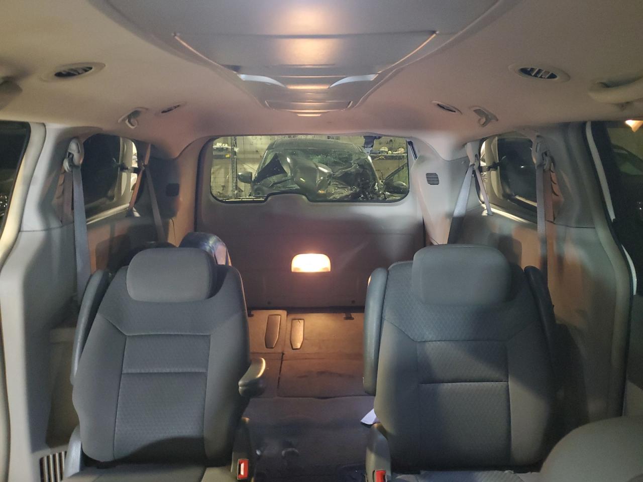 2010 Chrysler Town & Country VIN 2A4RR5D17AR501109 Copart auction photo, front end / minor dent/scratches damage thumbnail 10