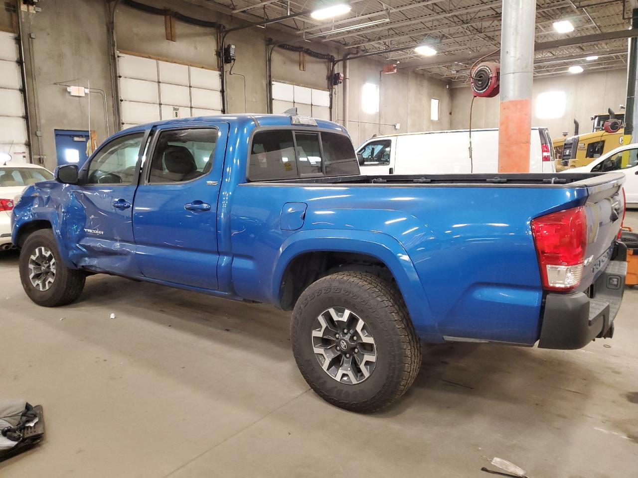 2016 Toyota Tacoma VIN 3TMDZ5BN1GM007608 Copart auction photo, all over / minor dent/scratches damage thumbnail 2