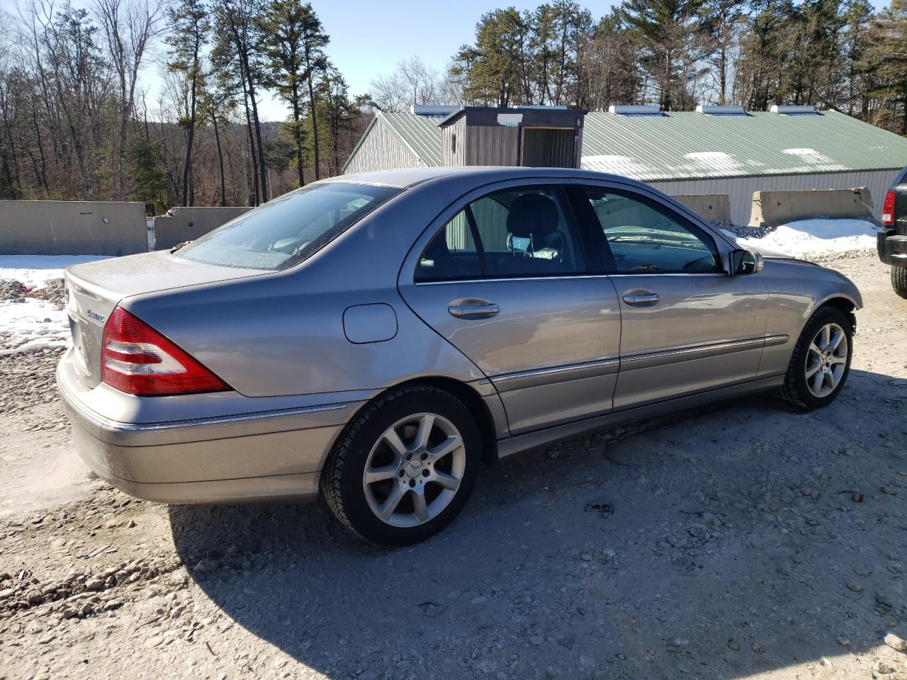 2007 Mercedes-Benz C-klasse VIN WDBRF92HX7F863052 Copart auction photo, front end damage thumbnail 3