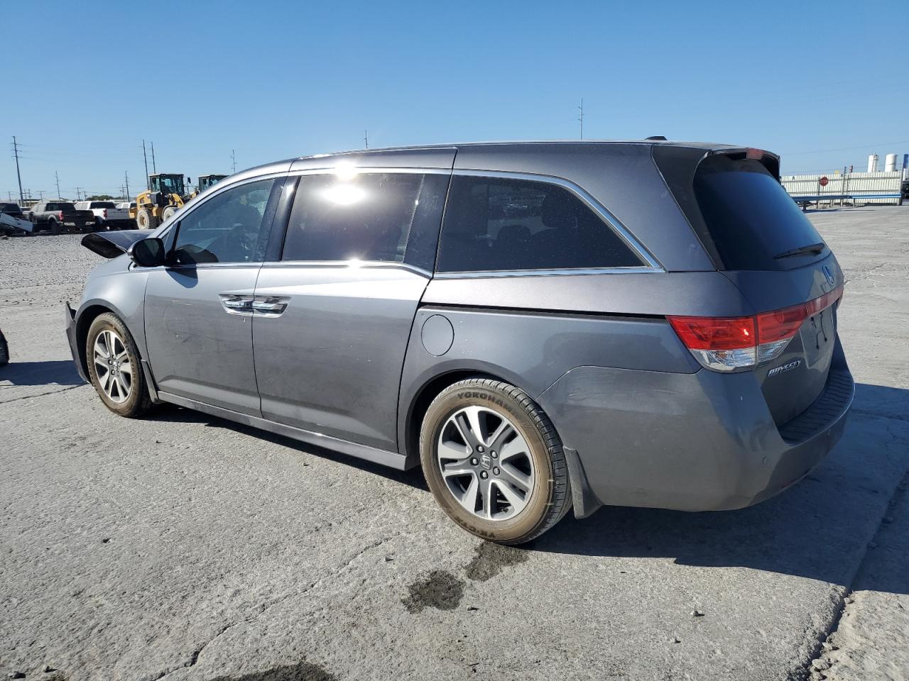 2016 Honda Odyssey VIN 5FNRL5H93GB088861 Copart auction photo, front end / minor dent/scratches damage thumbnail 2