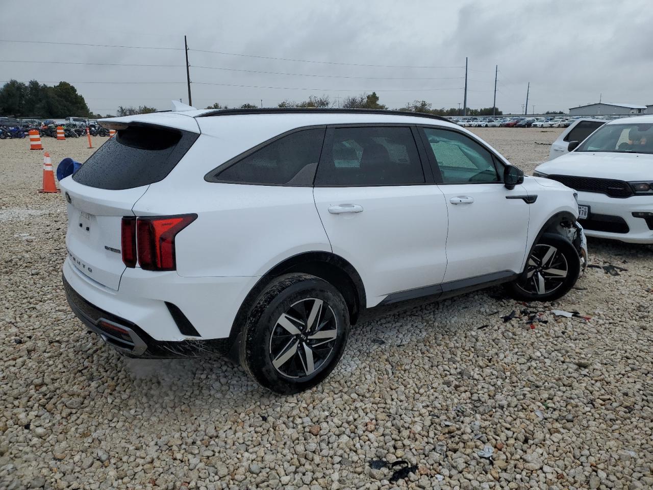 2021 KIA Sorento VIN 5XYRHDLFXMG060911 Copart auction photo, front end / side damage thumbnail 3
