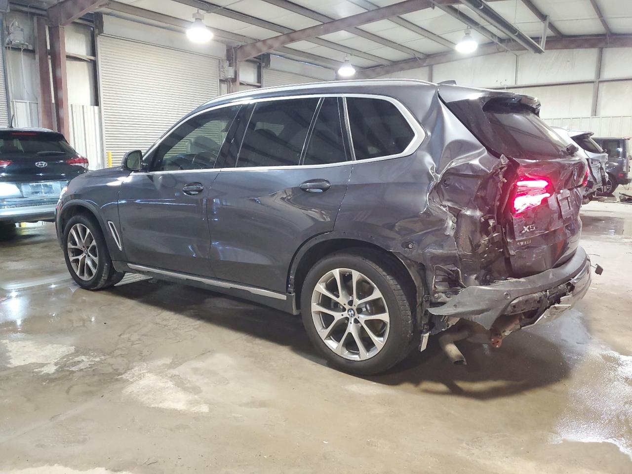 2020 BMW X5 VIN 5UXCR4C00L9C26093 Copart auction photo, rear end / minor dent/scratches damage thumbnail 2