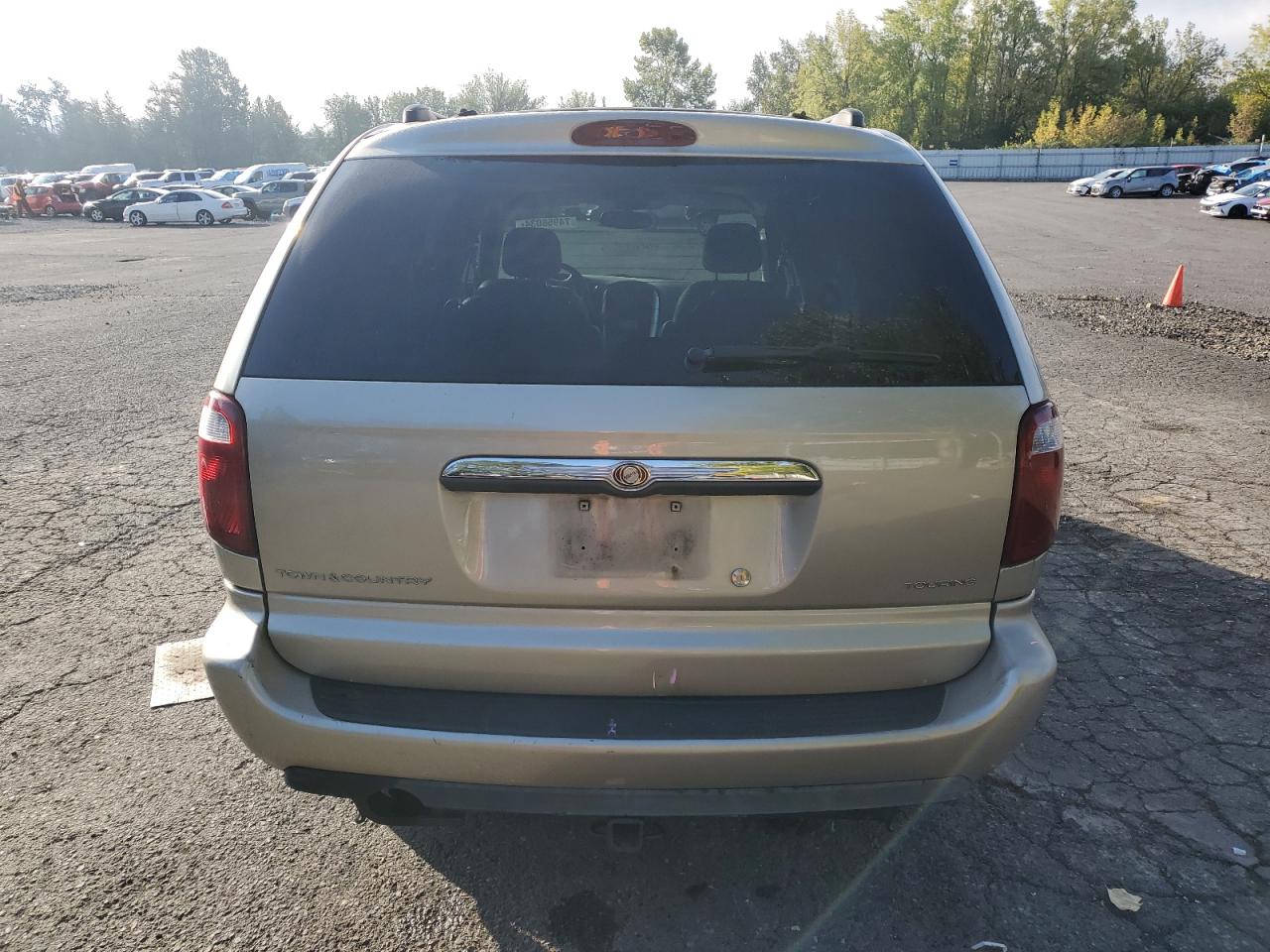 2005 Chrysler Town & Country VIN 2C4GP54L25R280089 Copart auction photo, front end / side damage thumbnail 6