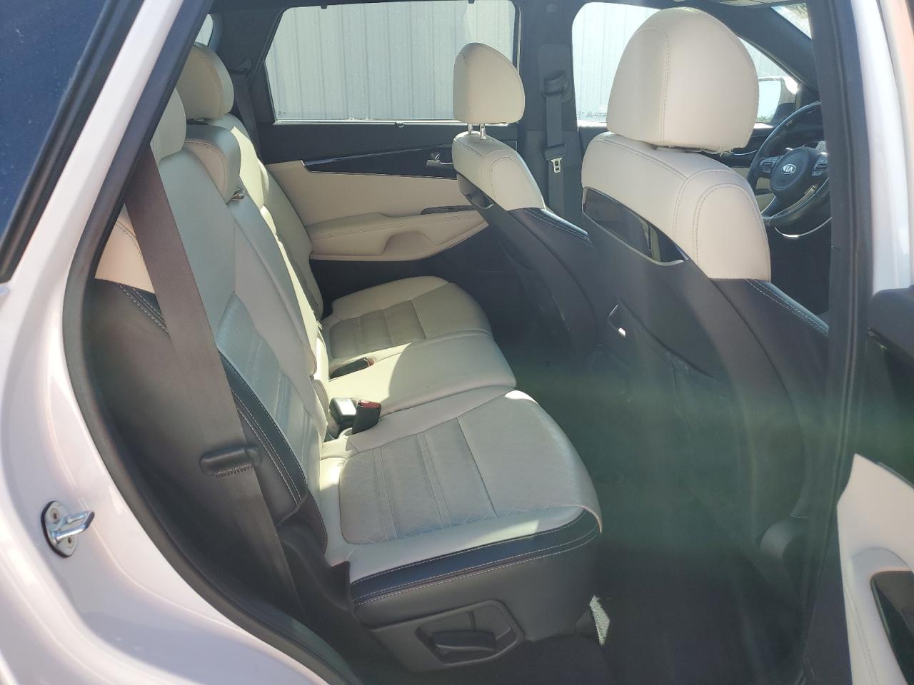 2018 KIA Sorento VIN 5XYPK4A58JG361692 Copart auction photo, undercarriage damage thumbnail 11