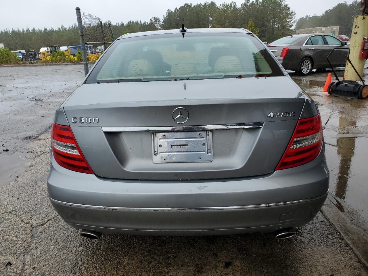 2012 Mercedes-Benz C-klasse VIN WDDGF8BB2CR226573 Copart auction photo, minor dent/scratches damage thumbnail 6