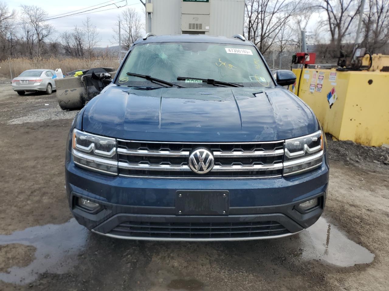 2019 Volkswagen Atlas VIN 1V2LR2CA1KC582113 Copart auction photo, vandalism / minor dent/scratches damage thumbnail 5