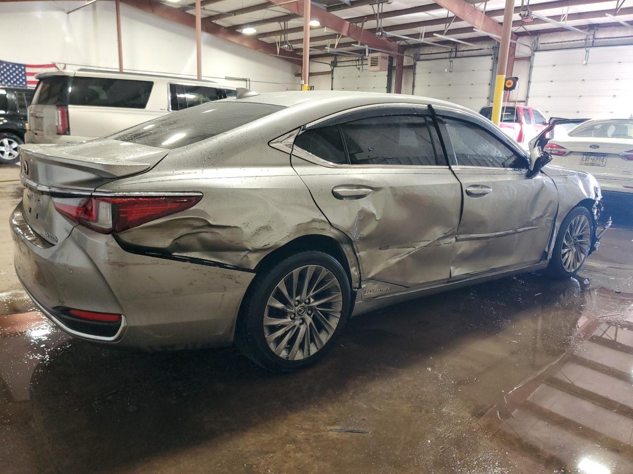 2019 Lexus ES VIN JTHB21B10K2009978 Copart auction photo, side / front end damage thumbnail 3