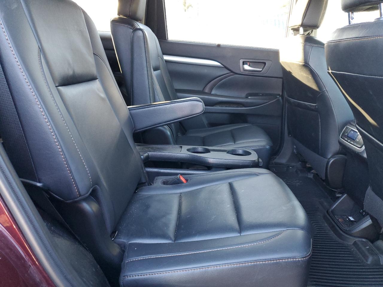 2019 Toyota Highlander VIN 5TDJZRFH8KS941756 Copart auction photo, front end / side damage thumbnail 11