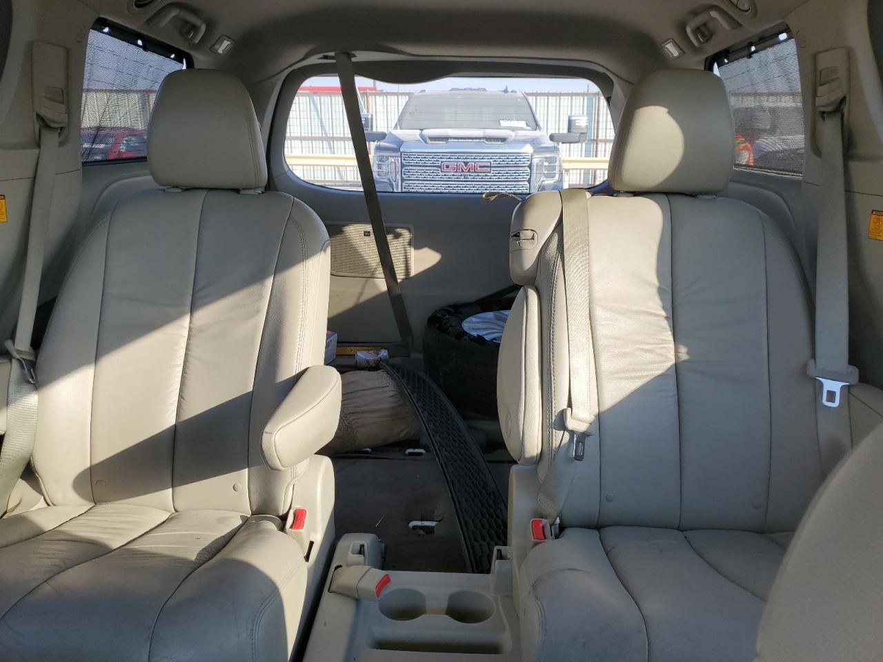 2011 Toyota Sienna VIN 5TDYK3DC9BS164768 Copart auction photo, front end / minor dent/scratches damage thumbnail 10