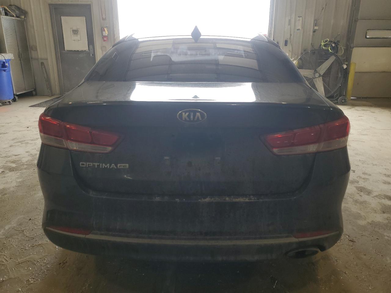 2017 KIA Optima VIN 5XXGT4L37HG134680 Copart auction photo, front end / side damage thumbnail 6