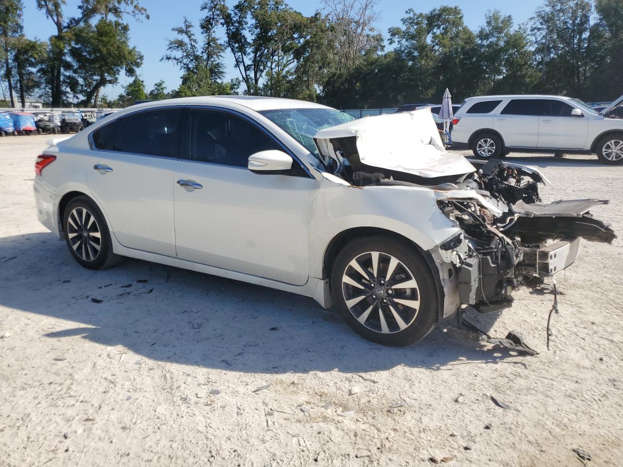 2016 Nissan Altima VIN 1N4AL3AP2GC273657 Copart auction photo, front end / minor dent/scratches damage thumbnail 4