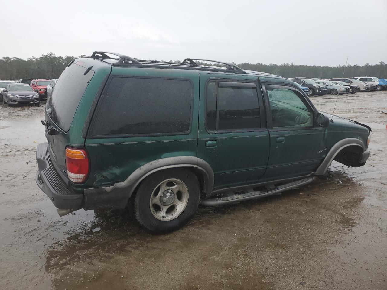 2000 Ford Explorer VIN 1FMDU83PXYZB03135 Copart auction photo, side / rear end damage thumbnail 3