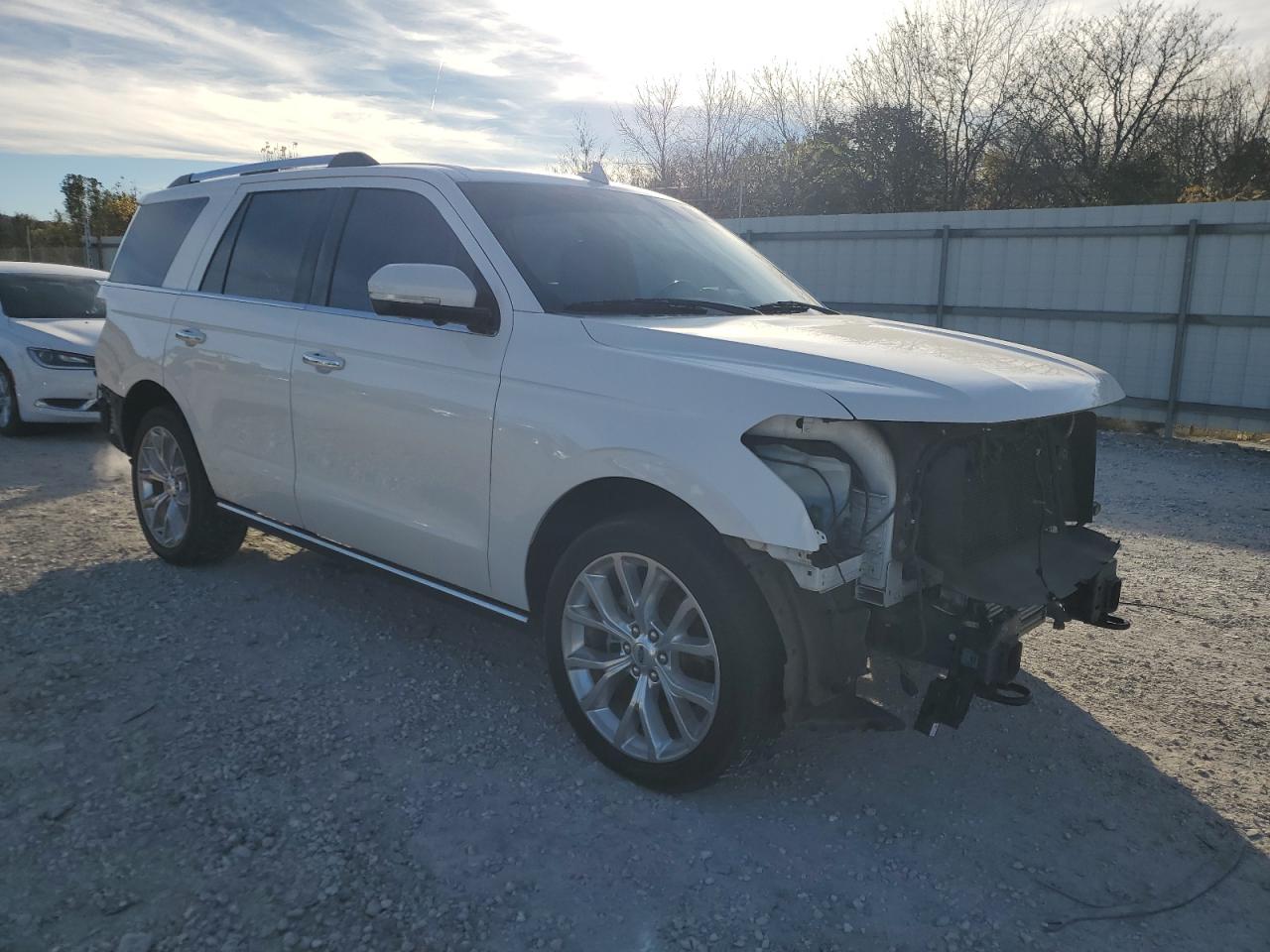 2018 Ford Expedition VIN 1FMJU2AT4JEA01620 Copart auction photo, rear end / front end damage thumbnail 4