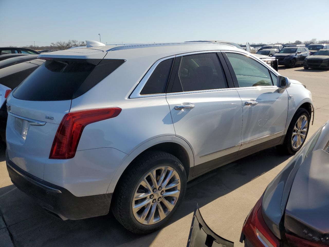 2019 Cadillac XT5 VIN 1GYKNCRS7KZ208627 Copart auction photo, front end / hail damage thumbnail 3