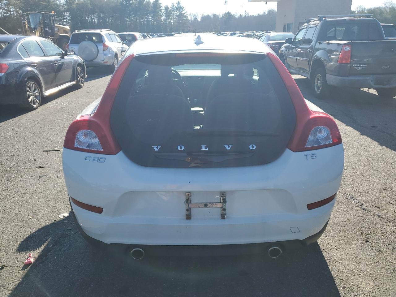 2011 Volvo C30 VIN YV1672MK4B2233975 Copart auction photo, front end damage thumbnail 6