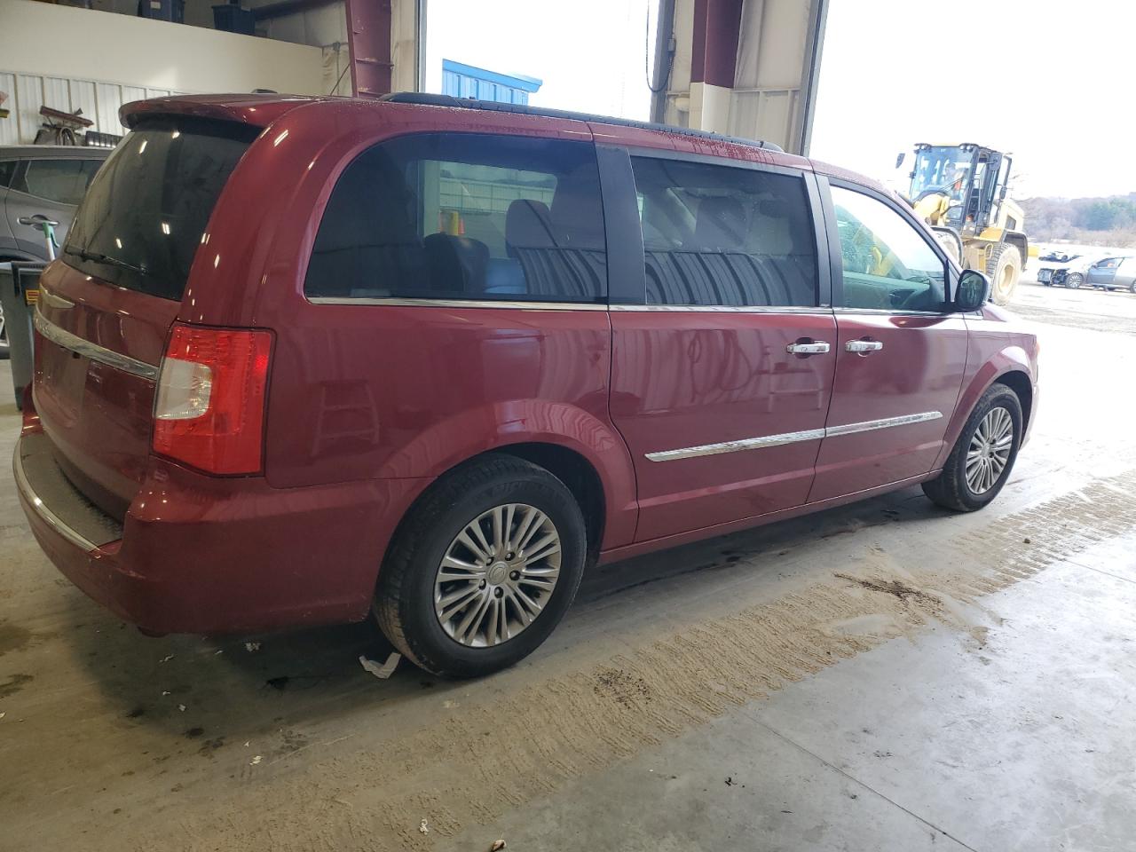 2014 Chrysler Town & Country VIN 2C4RC1CG5ER139390 Copart auction photo, front end / minor dent/scratches damage thumbnail 3
