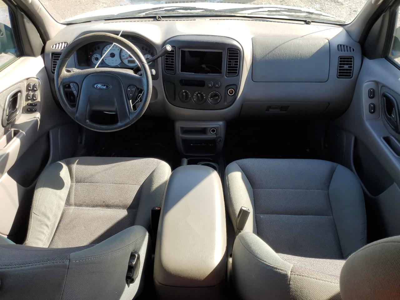 2002 Ford Escape VIN 1FMYU03172KB66305 Copart auction photo, rear end / minor dent/scratches damage thumbnail 8