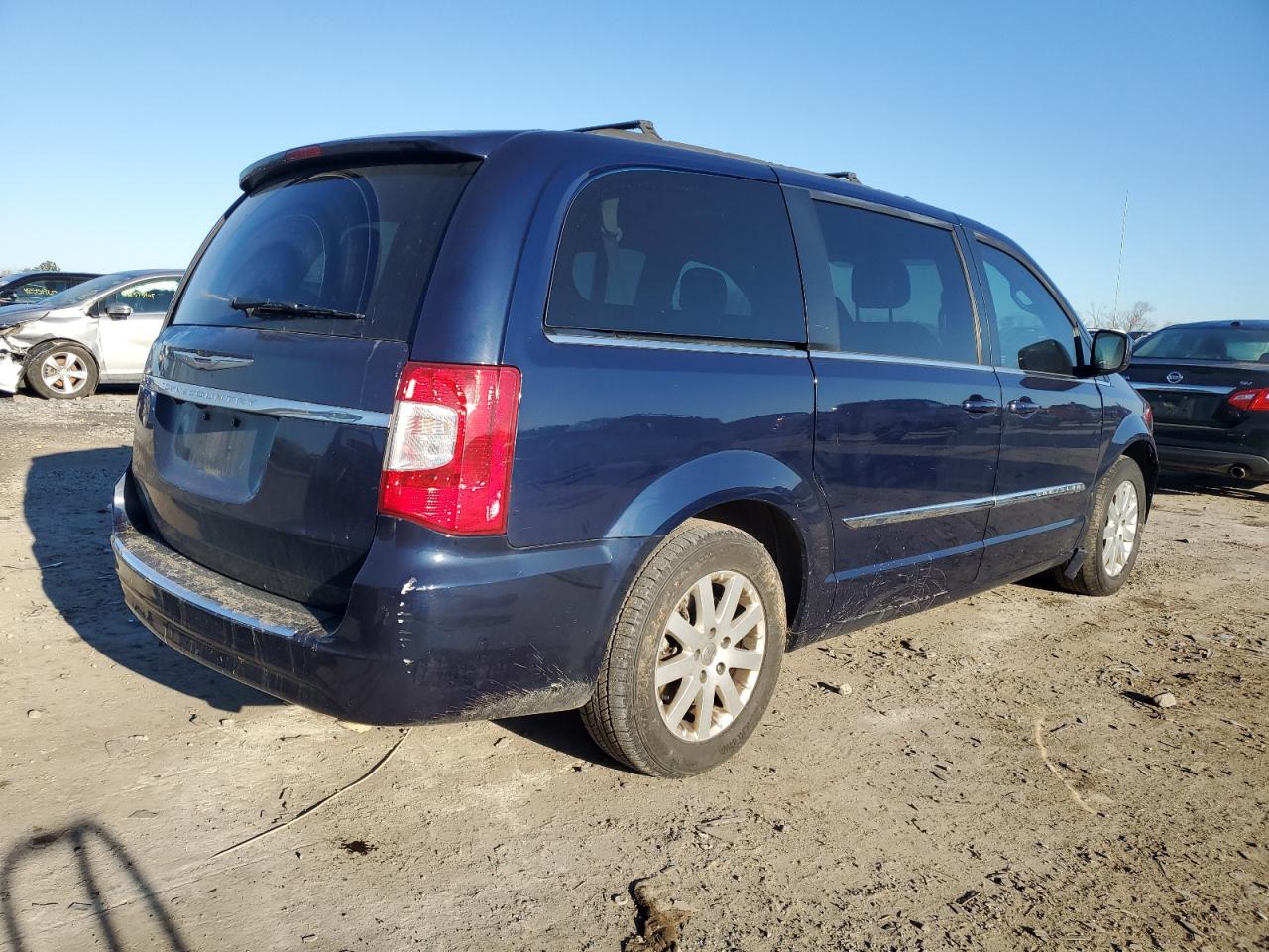 2015 Chrysler Town & Country VIN 2C4RC1BGXFR573050 Copart auction photo, front end / side damage thumbnail 3