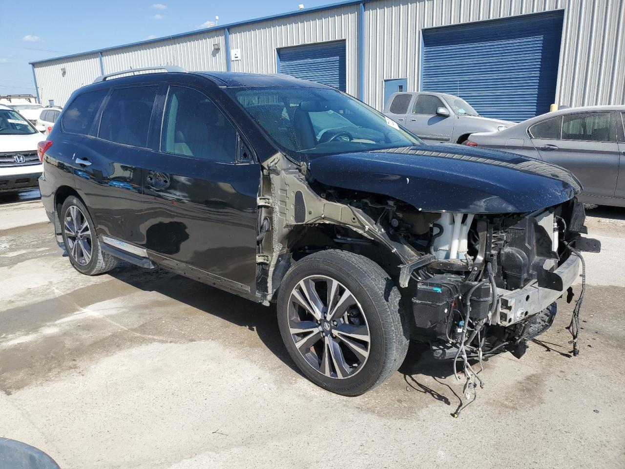 2017 Nissan Pathfinder VIN 5N1DR2MN4HC609364 Copart auction photo, front end / minor dent/scratches damage thumbnail 4
