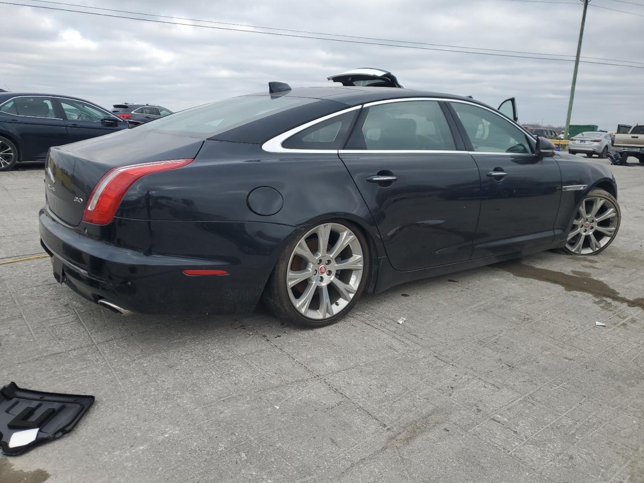 2017 Jaguar XJ VIN SAJWA2G74H8W09855 Copart auction photo, undercarriage / mechanical damage thumbnail 3