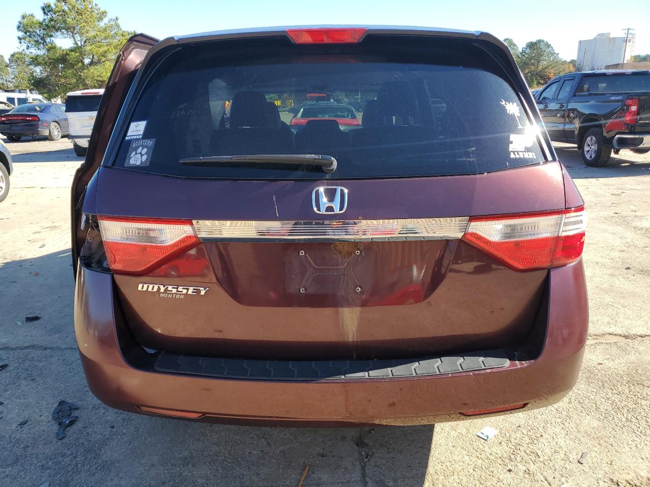 2011 Honda Odyssey VIN 5FNRL5H43BB086508 Copart auction photo, all over damage thumbnail 6