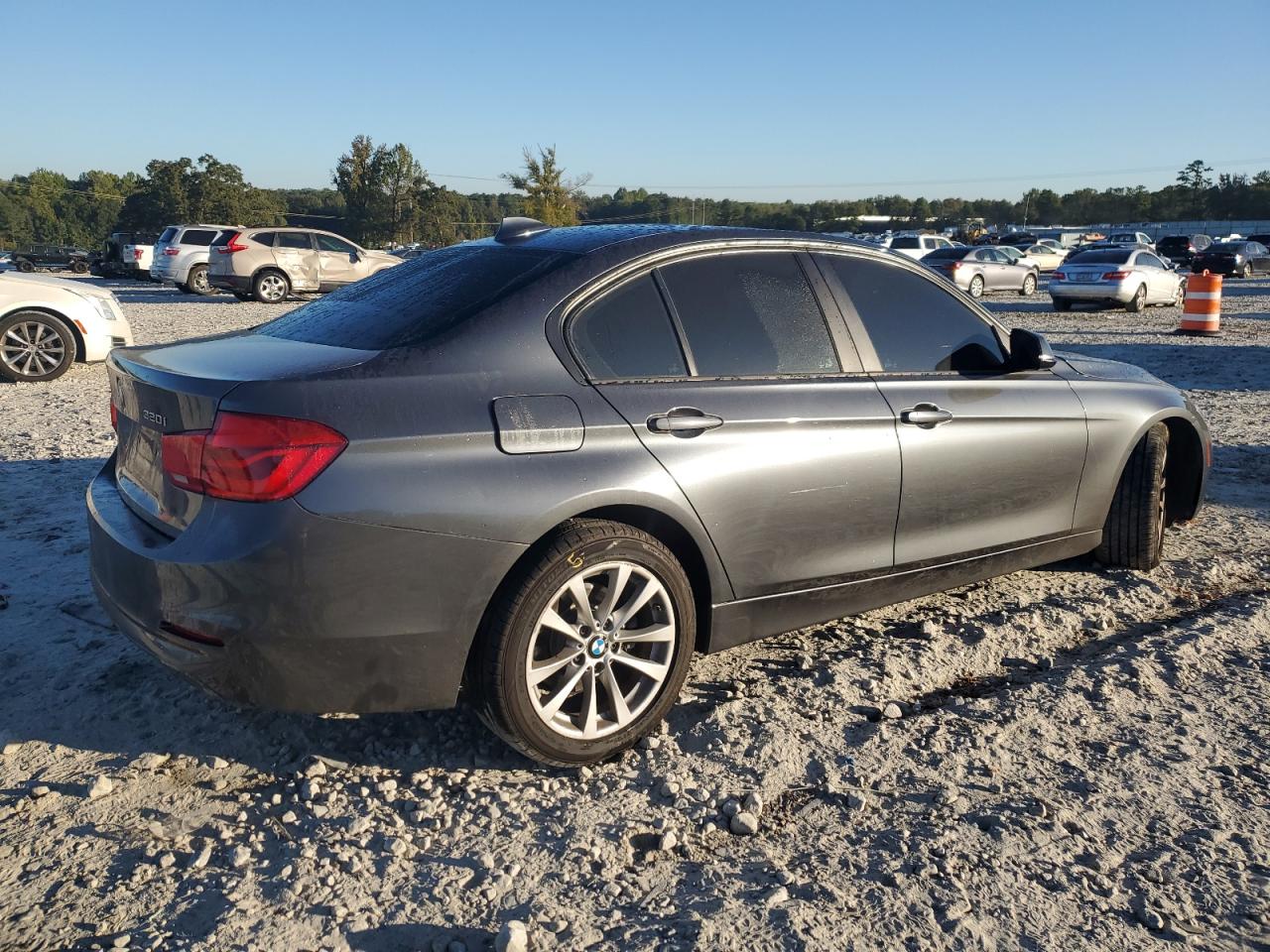 2017 BMW 3er VIN WBA8A9C58HK620071 Copart auction photo, front end / side damage thumbnail 3
