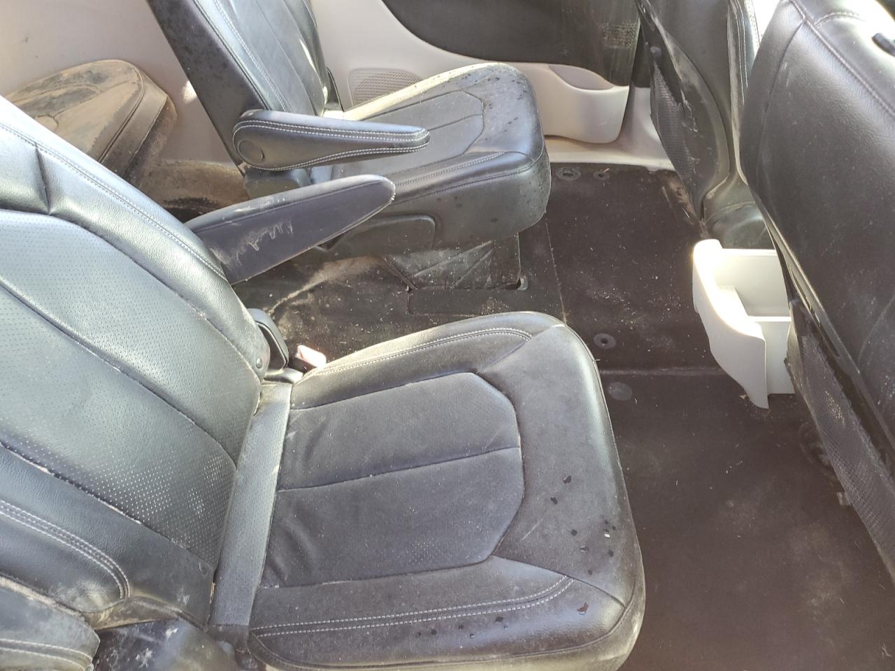 2022 Chrysler Pacifica VIN 2C4RC1BG2NR117235 Copart auction photo, water/flood damage thumbnail 11