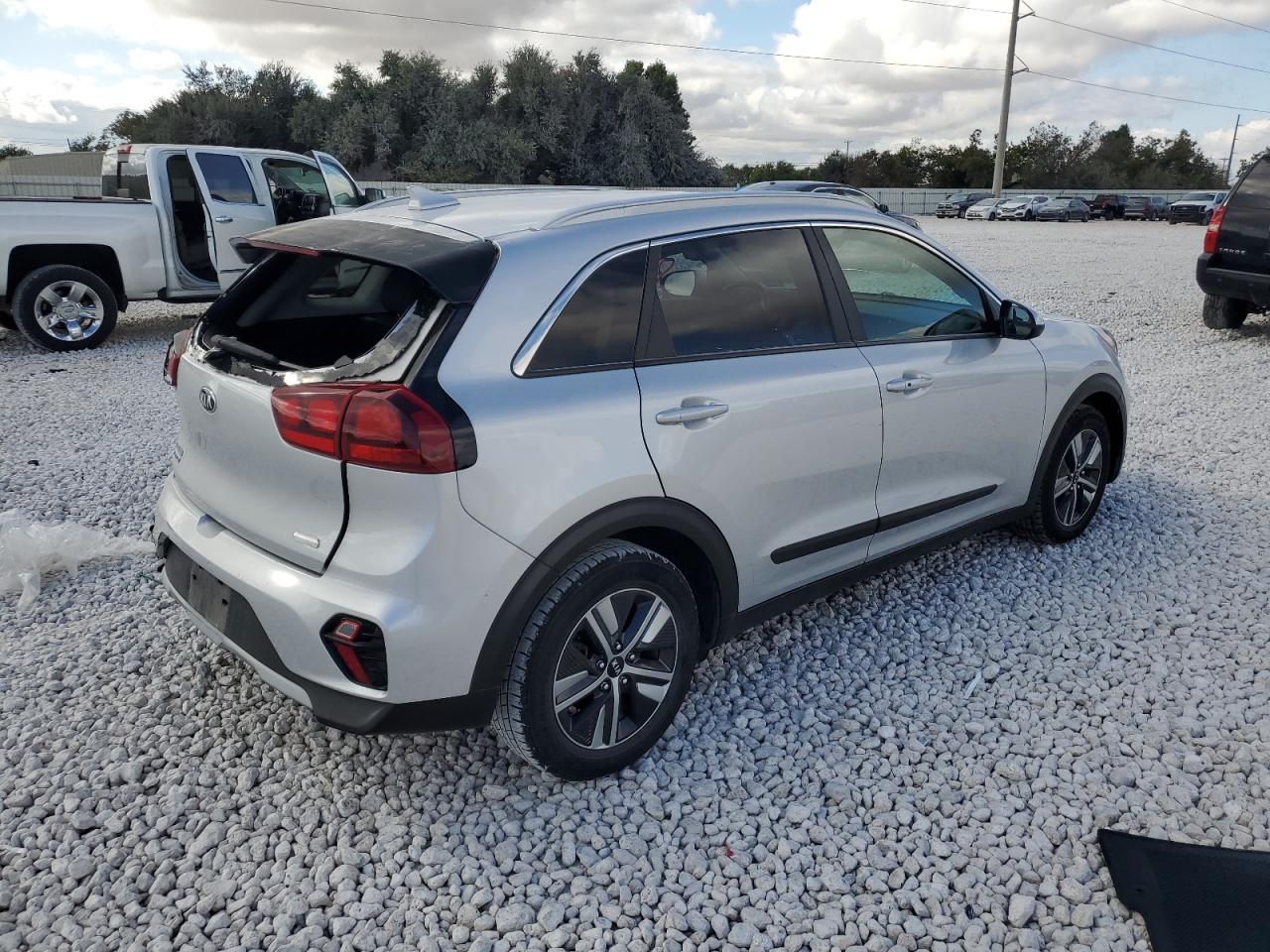 2020 KIA Niro VIN KNDCB3LC2L5373658 Copart auction photo, rear end / minor dent/scratches damage thumbnail 3