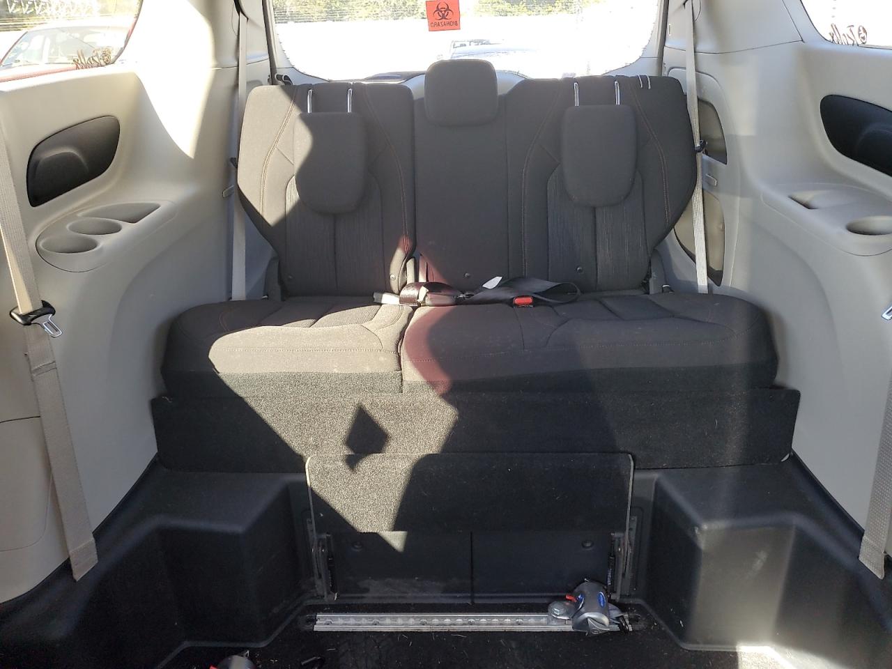 2018 Chrysler Pacifica VIN 2C4RC1FG8JR183292 Copart auction photo, biohazard/chemical damage thumbnail 10