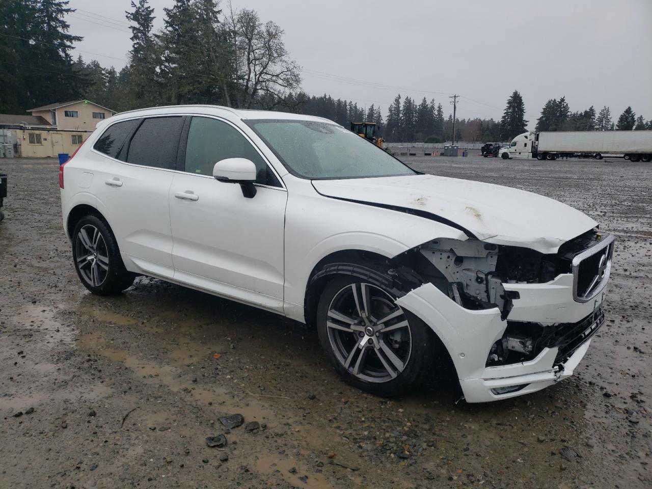 2018 Volvo XC60 VIN LYV102RK9JB082772 Copart auction photo, front end damage thumbnail 4