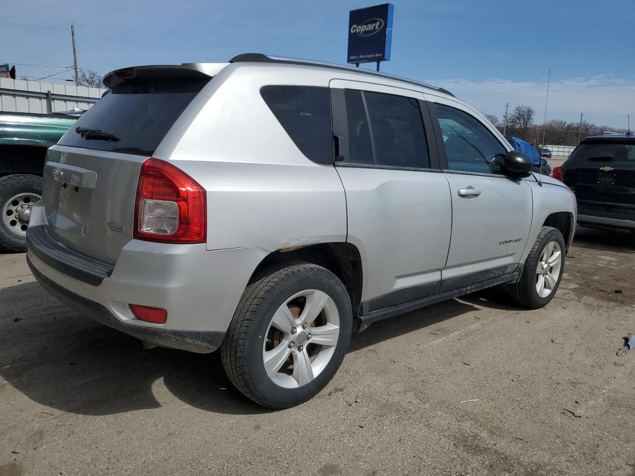 2011 Jeep Compass VIN 1J4NT1FA2BD253569 Copart auction photo, hail / minor dent/scratches damage thumbnail 3