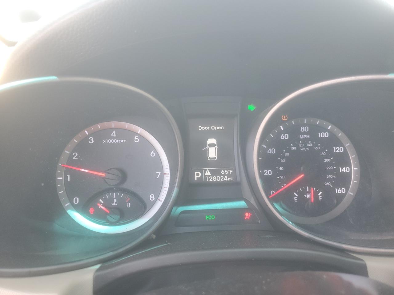 2016 Hyundai Santa Fe VIN 5XYZTDLB5GG352613 Copart auction photo, vandalism / front end damage thumbnail 9