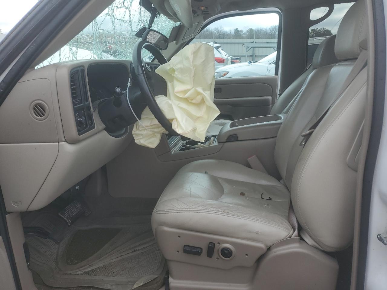 2005 GMC Yukon VIN 3GKEC16Z15G117232 Copart auction photo, front end / side damage thumbnail 7