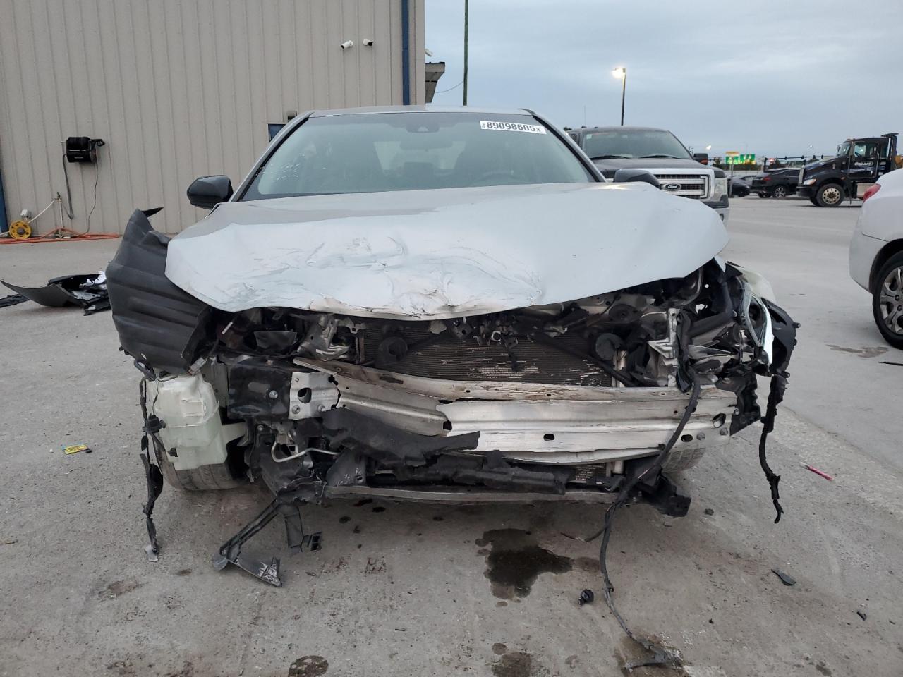 2018 Toyota Camry VIN 4T1B11HK3JU127560 Copart auction photo, front end damage thumbnail 5