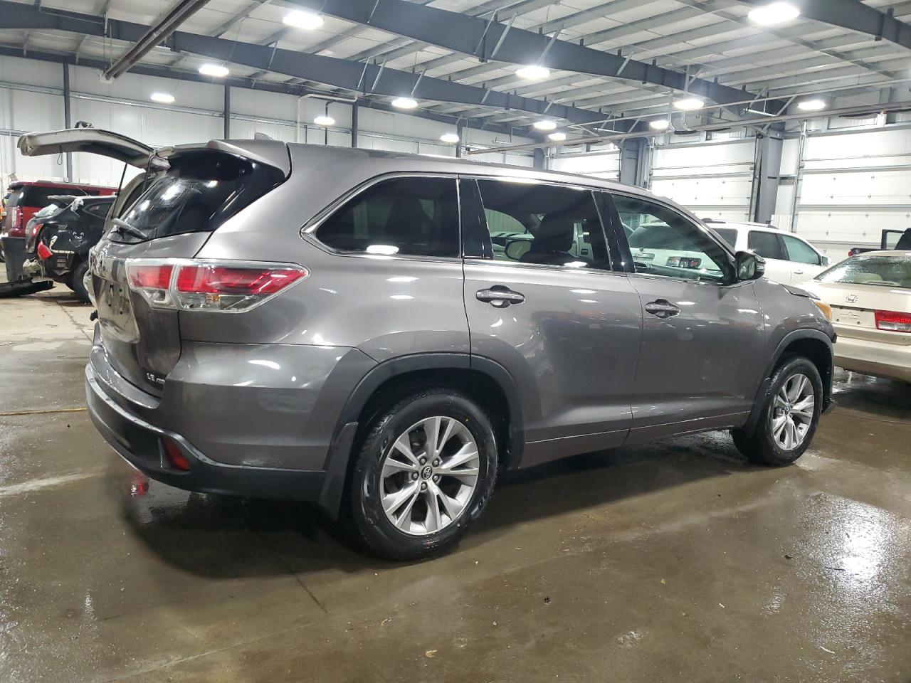 2016 Toyota Highlander VIN 5TDBKRFH0GS353852 Copart auction photo, front end damage thumbnail 3