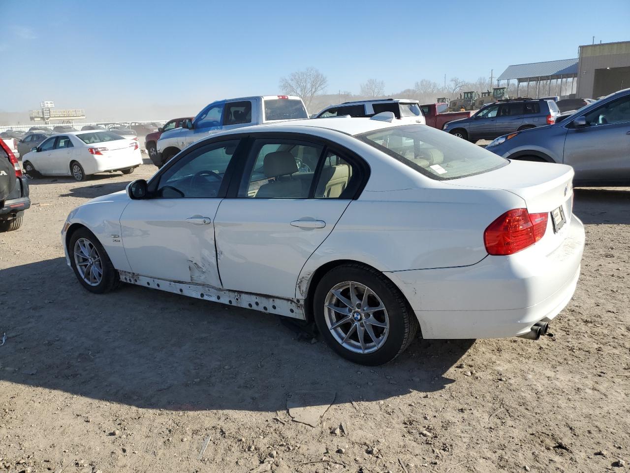 2010 BMW 3er VIN WBAPK5C57AA652653 Copart auction photo, side damage thumbnail 2