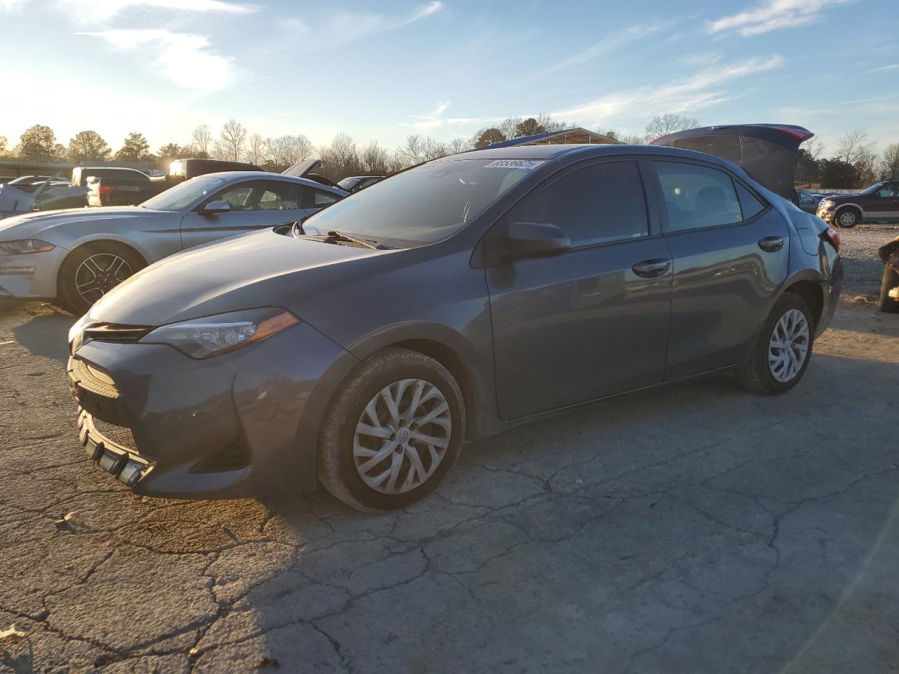 2018 Toyota Corolla VIN 5YFBURHE9JP769749
