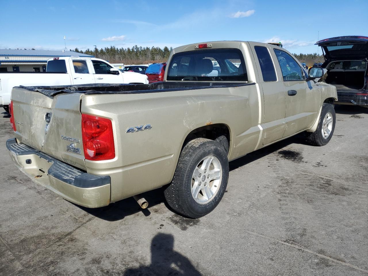 2011 Dodge Dakota VIN 1D7RW3BKXBS633785 Copart auction photo, all over damage thumbnail 3
