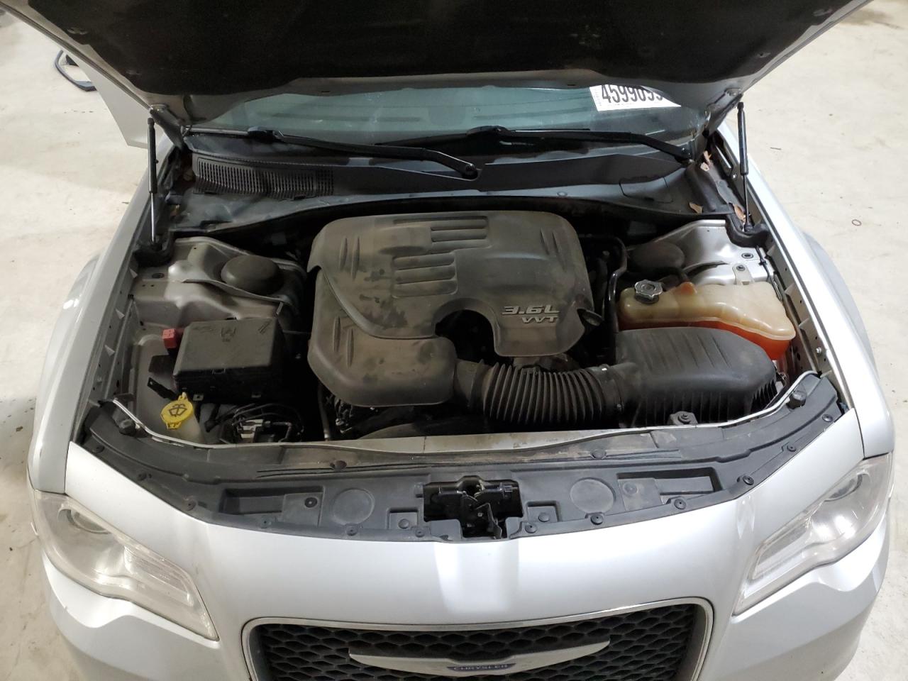 2019 Chrysler 300 VIN 2C3CCARG4KH623098 Copart auction photo, side / minor dent/scratches damage thumbnail 11