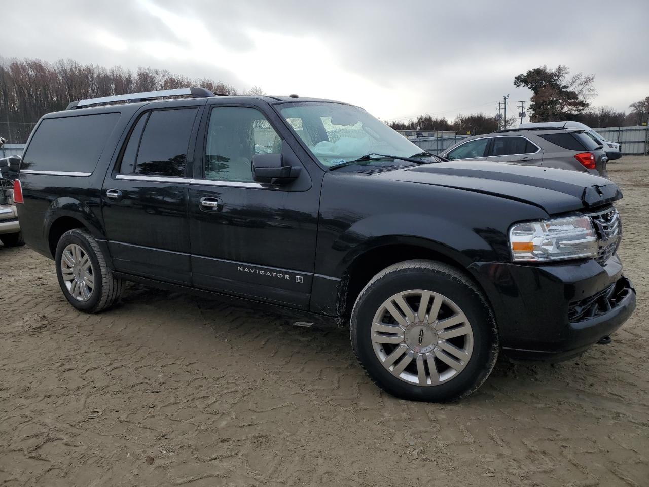 2013 Lincoln Navigator VIN 5LMJJ3J56DEL00981 Copart auction photo, front end / minor dent/scratches damage thumbnail 4