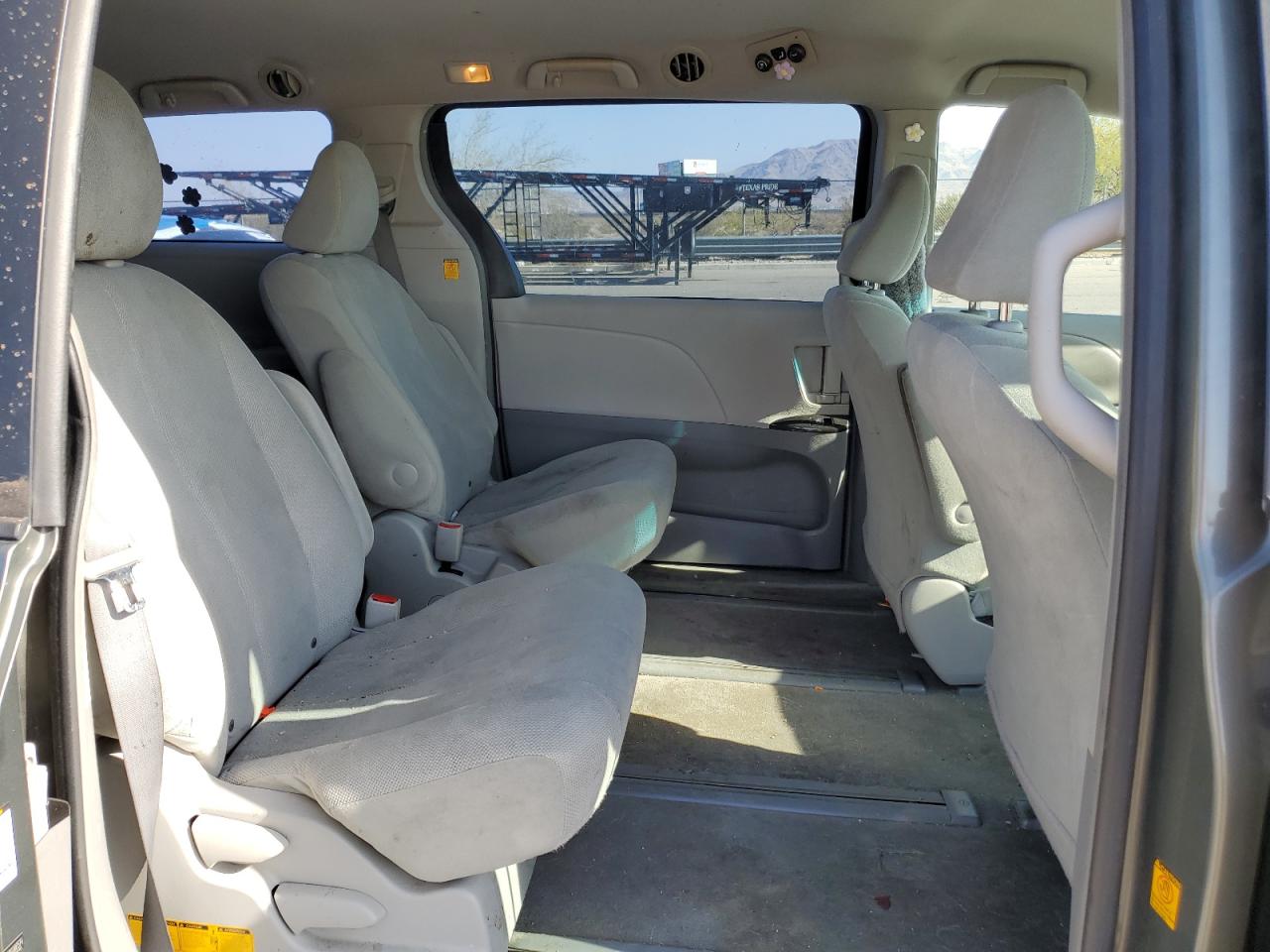 2011 Toyota Sienna VIN 5TDKA3DC6BS006574 Copart auction photo, front end damage thumbnail 11