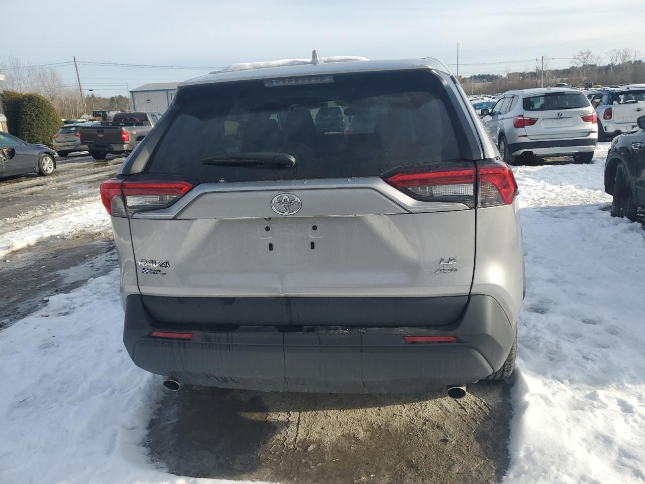 2022 Toyota RAV 4 VIN 2T3F1RFV1NC257588 Copart auction photo, side / front end damage thumbnail 6