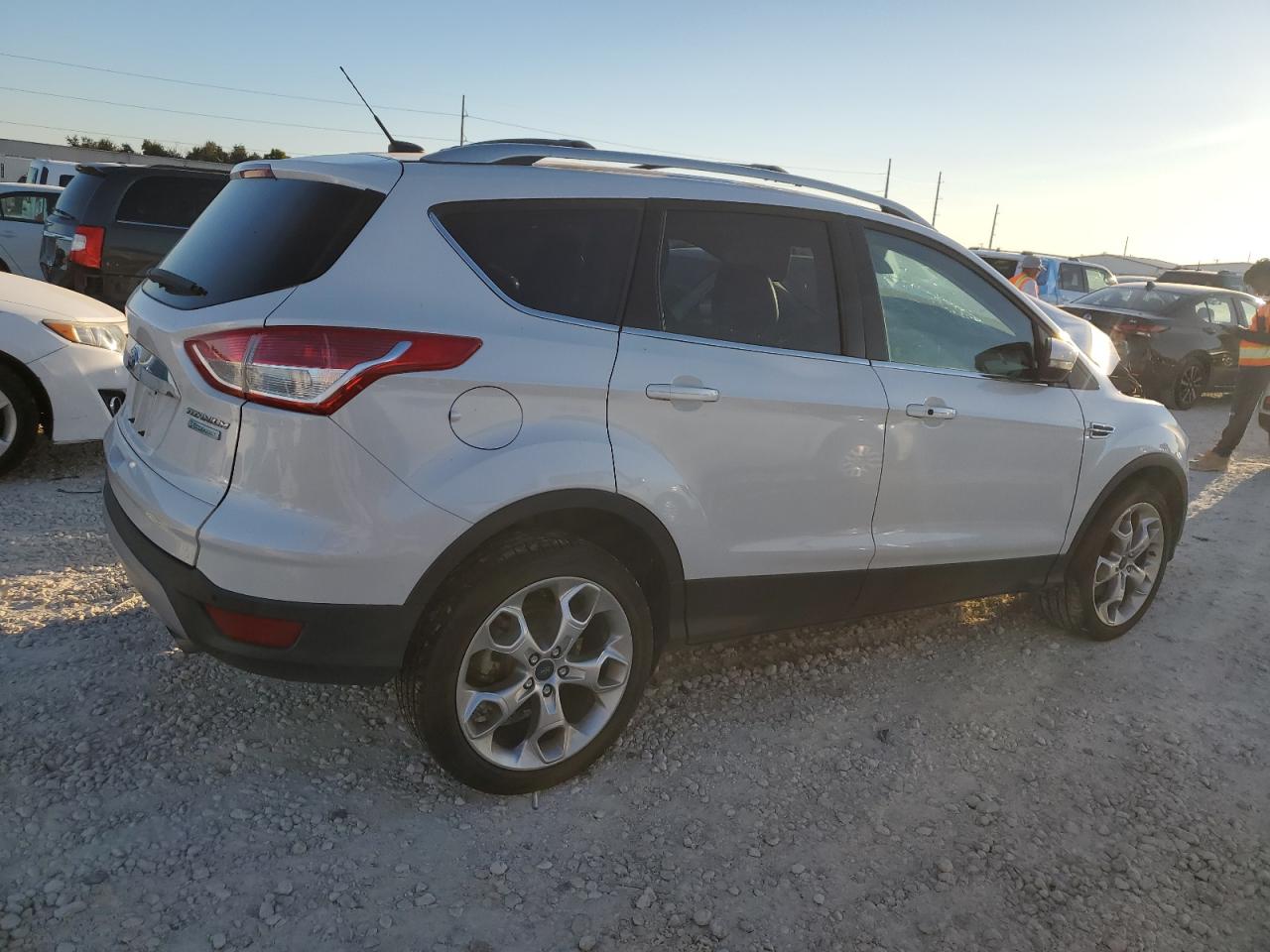 2016 Ford Escape VIN 1FMCU0J99GUC57980 Copart auction photo, front end damage thumbnail 3