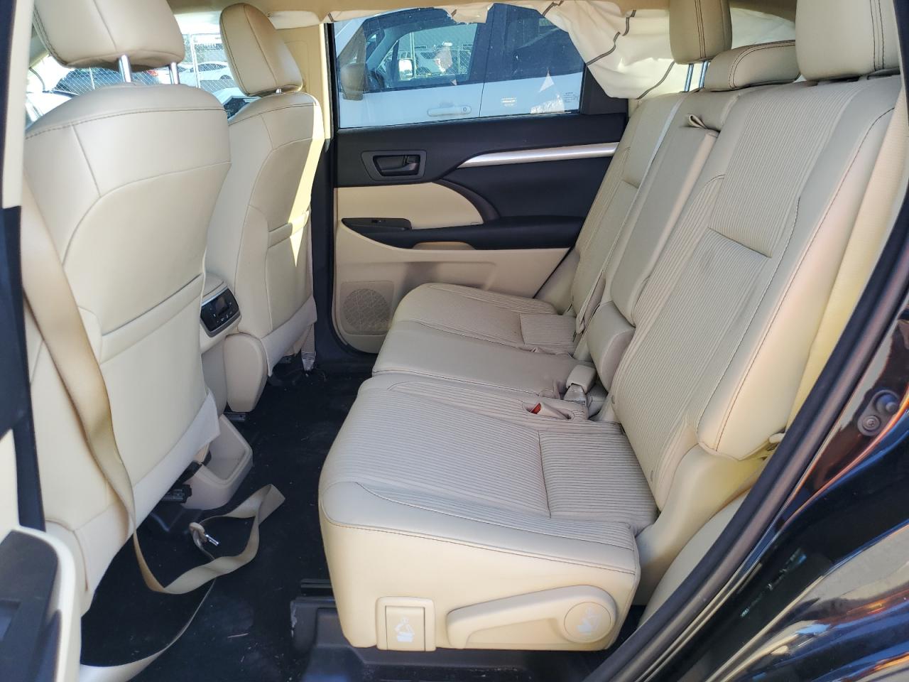 2016 Toyota Highlander VIN 5TDZKRFH1GS156042 Copart auction photo, side / rear end damage thumbnail 11
