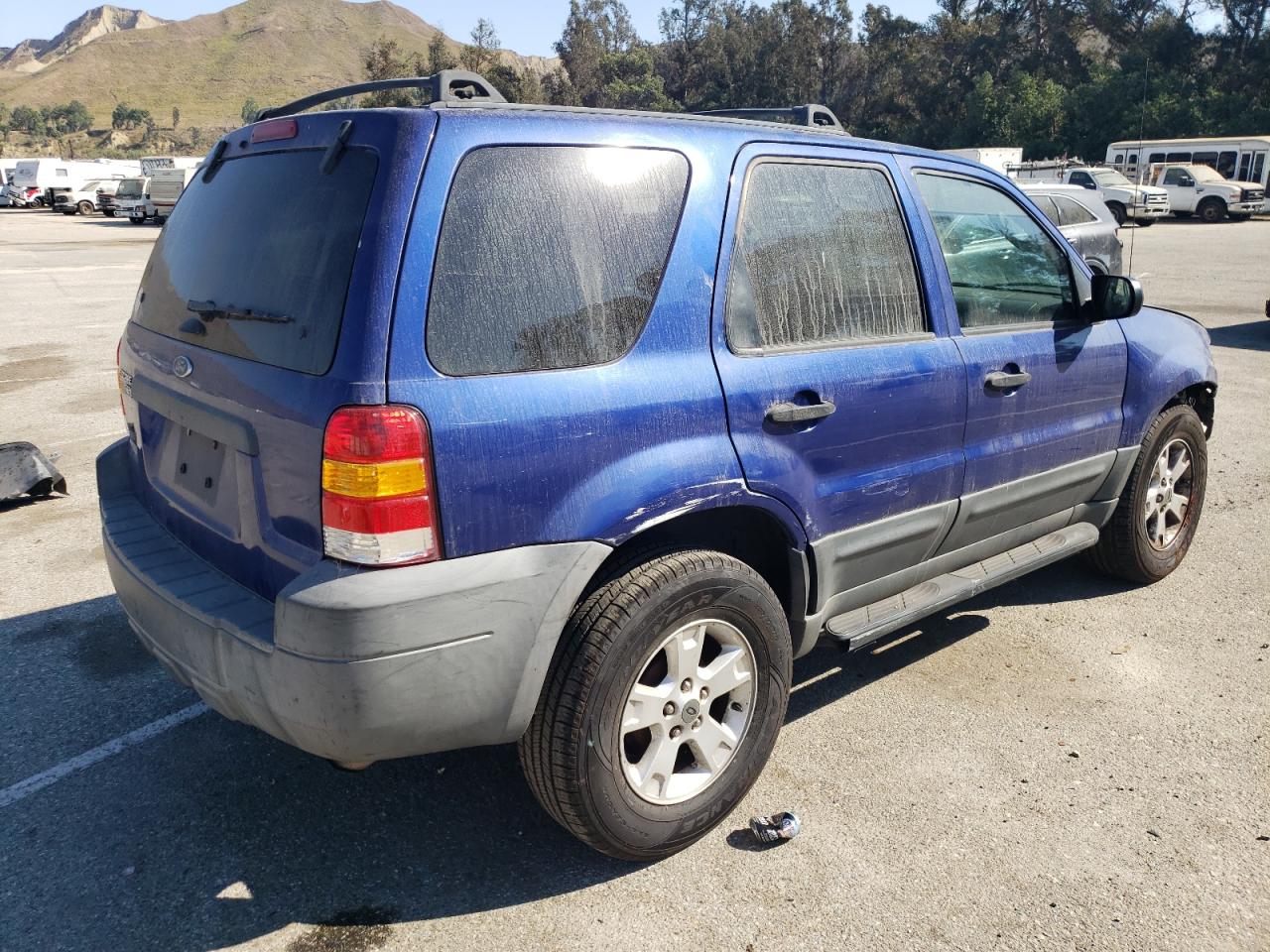 2005 Ford Escape VIN 1FMYU03135KA82230 Copart auction photo, front end / side damage thumbnail 3