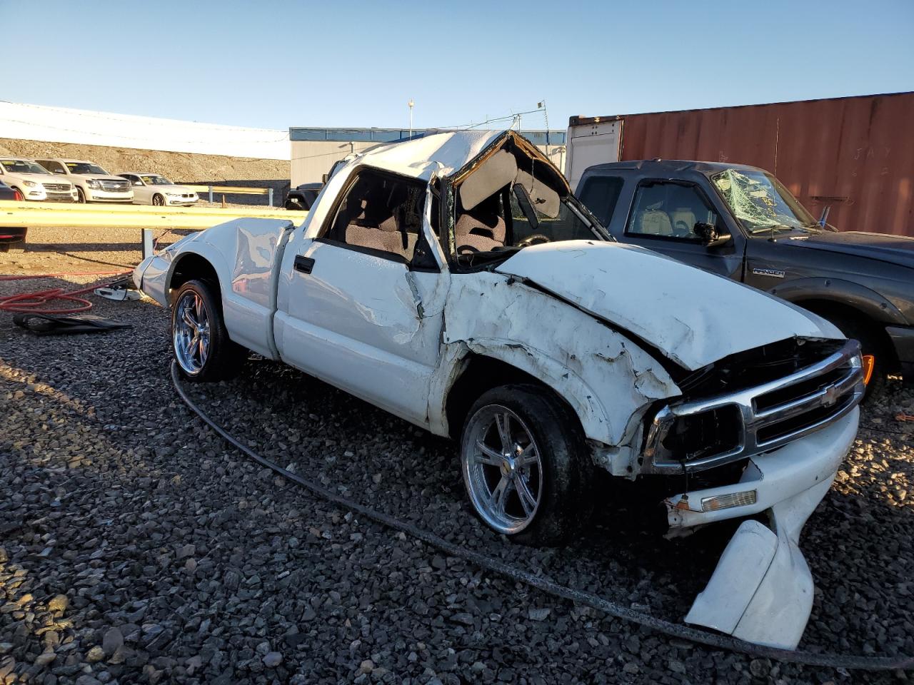 1996 Chevrolet S-10 Pickup VIN 1GCCS14XXTK185865 Copart auction photo, rollover damage thumbnail 4