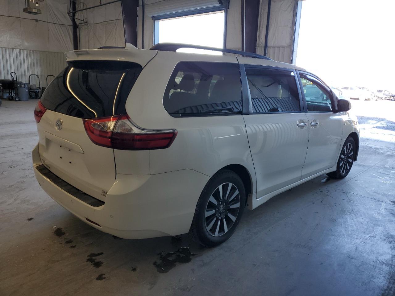 2020 Toyota Sienna VIN 5TDDZ3DC9LS228299 Copart auction photo, water/flood damage thumbnail 3