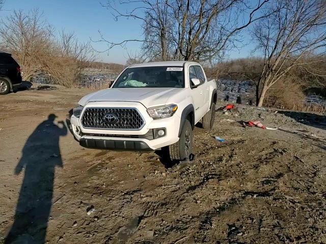 2018 Toyota Tacoma VIN 5TFCZ5AN6JX159690 Copart auction photo, front end / rear end damage thumbnail 11