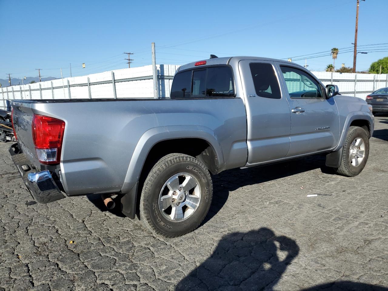 2017 Toyota Tacoma VIN 5TFRX5GN6HX098066 Copart auction photo, rear end damage thumbnail 3